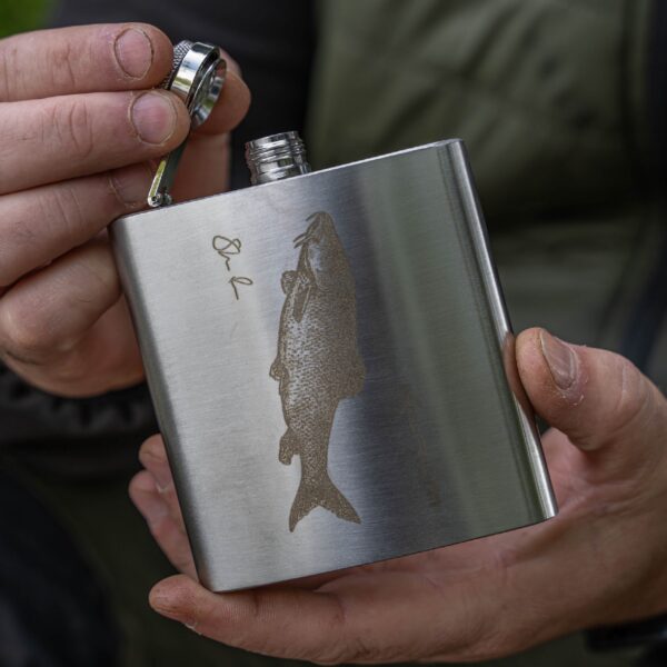 Fiaschetta Hip Flask Barbel Classic KORUM - immagine 4